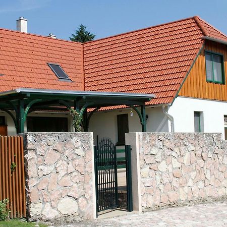 Hotel Sasfeszek Vendeghaz Zirc Zewnętrze zdjęcie