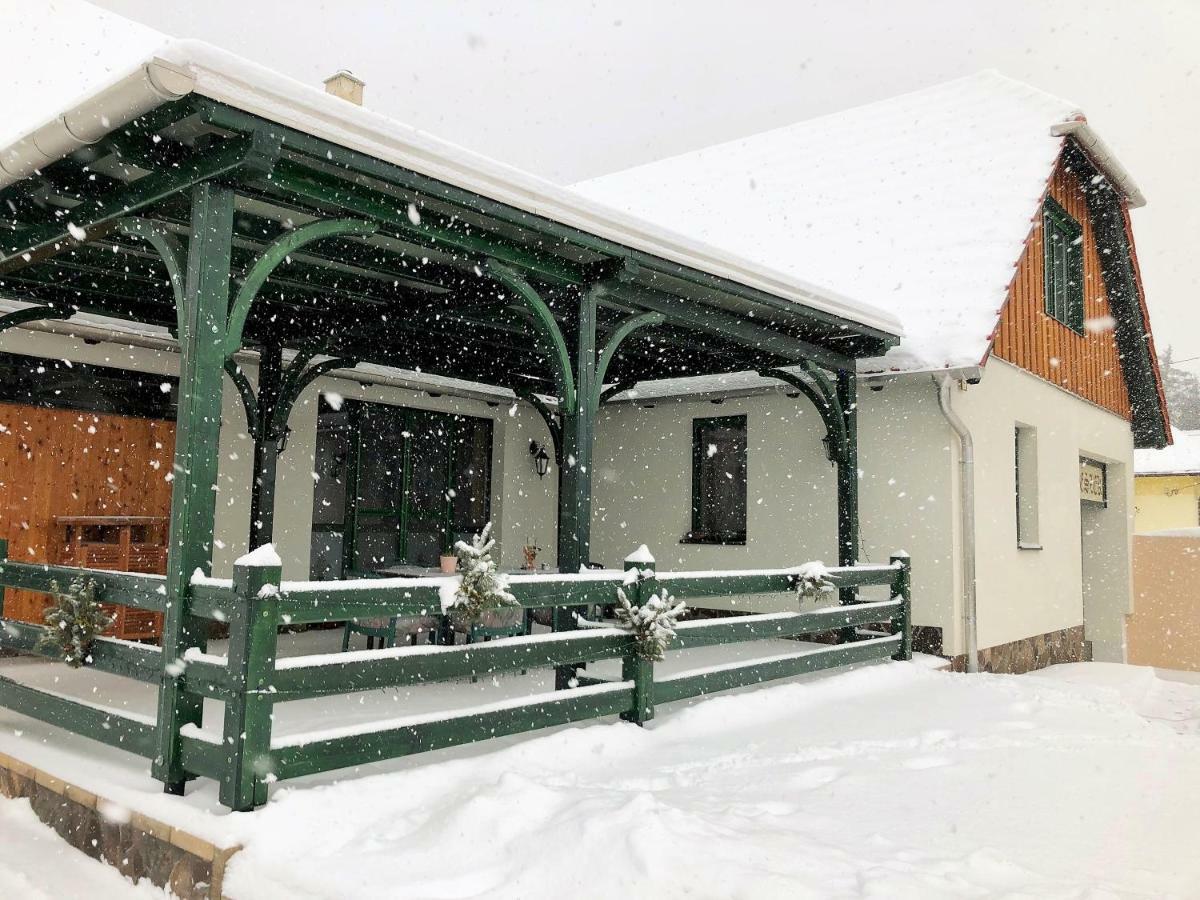 Hotel Sasfeszek Vendeghaz Zirc Zewnętrze zdjęcie