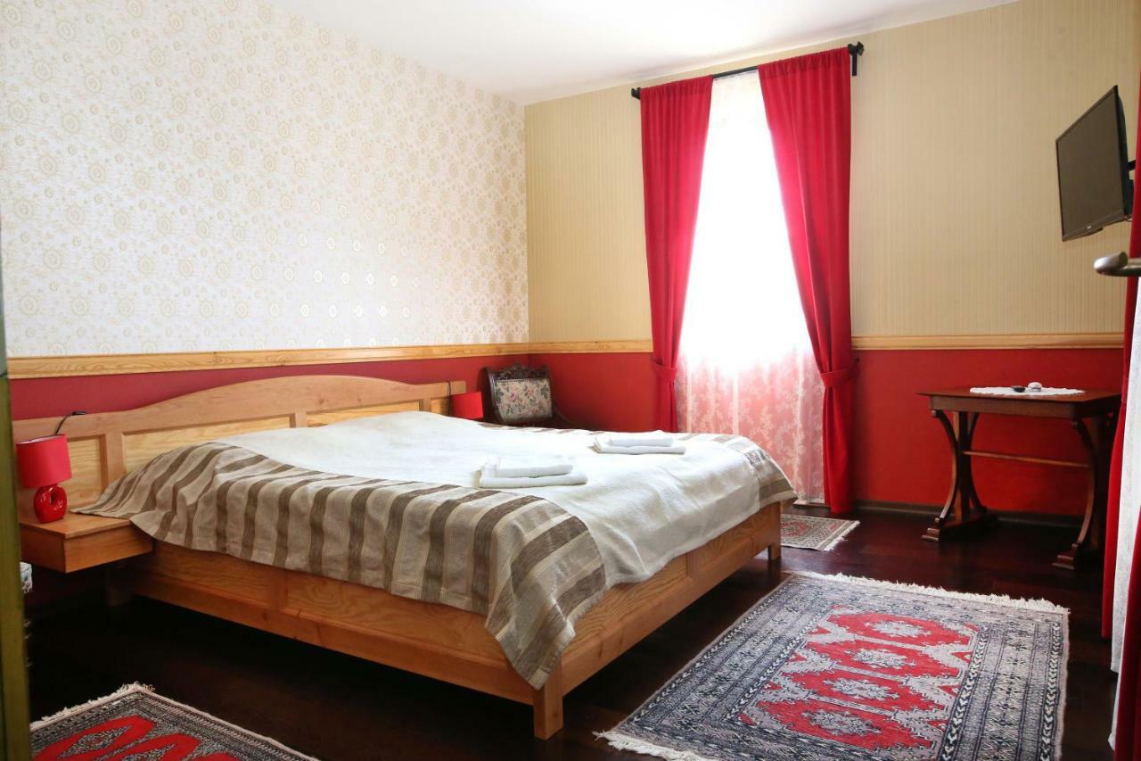 Hotel Sasfeszek Vendeghaz Zirc Zewnętrze zdjęcie