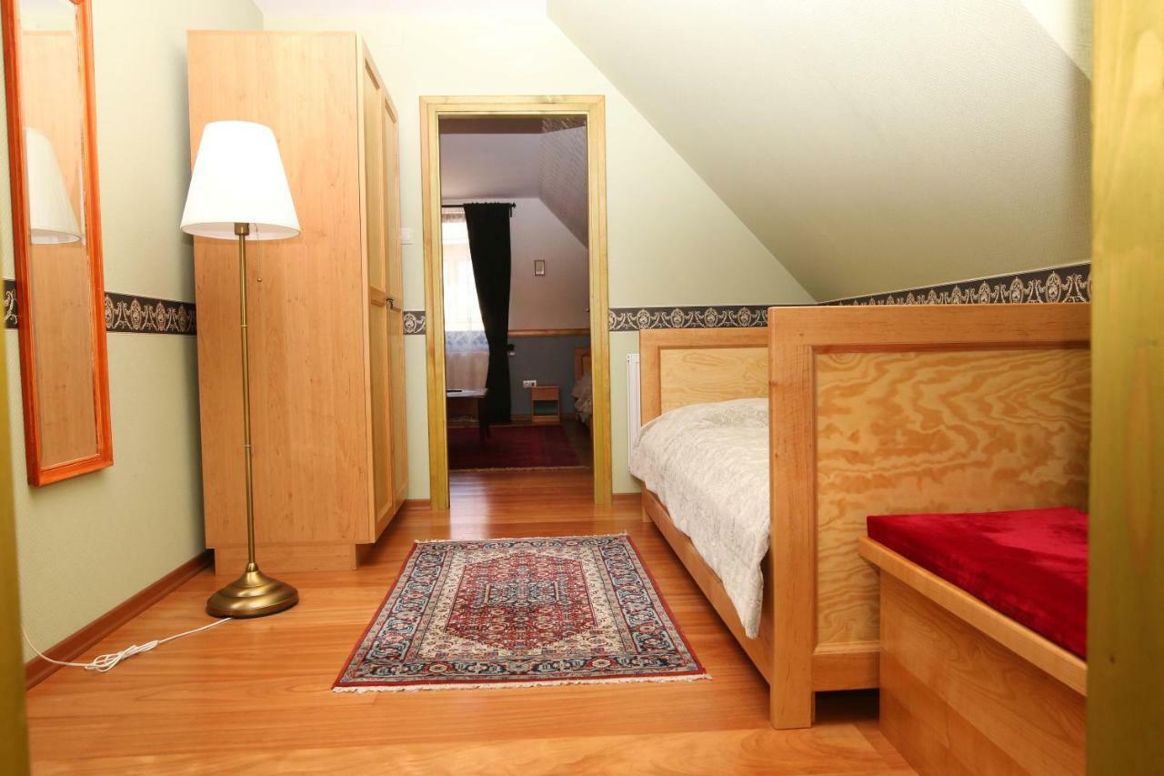 Hotel Sasfeszek Vendeghaz Zirc Zewnętrze zdjęcie