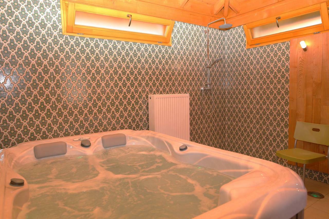 Hotel Sasfeszek Vendeghaz Zirc Zewnętrze zdjęcie
